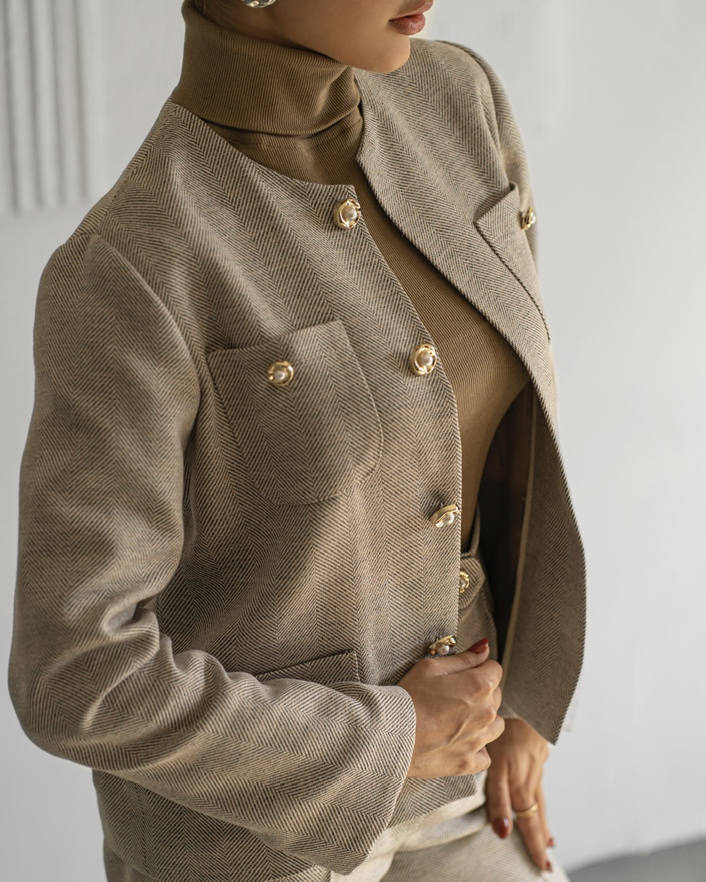 کت جناغی کرم + دکمه طلایی