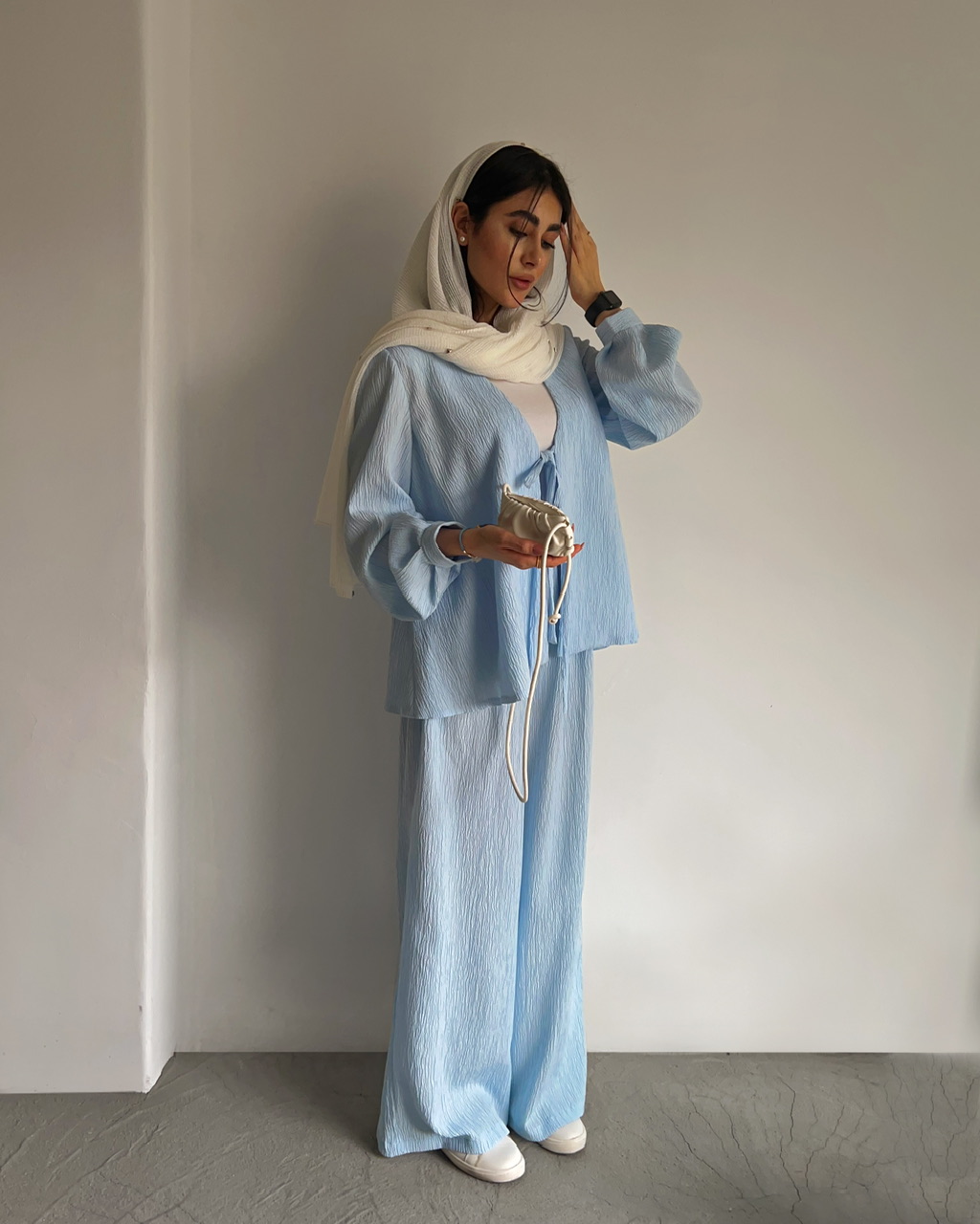 شومیز اَبـــرا رنگ آبی