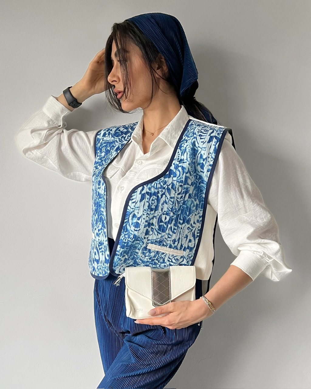 کراپ وست تانیا آبی